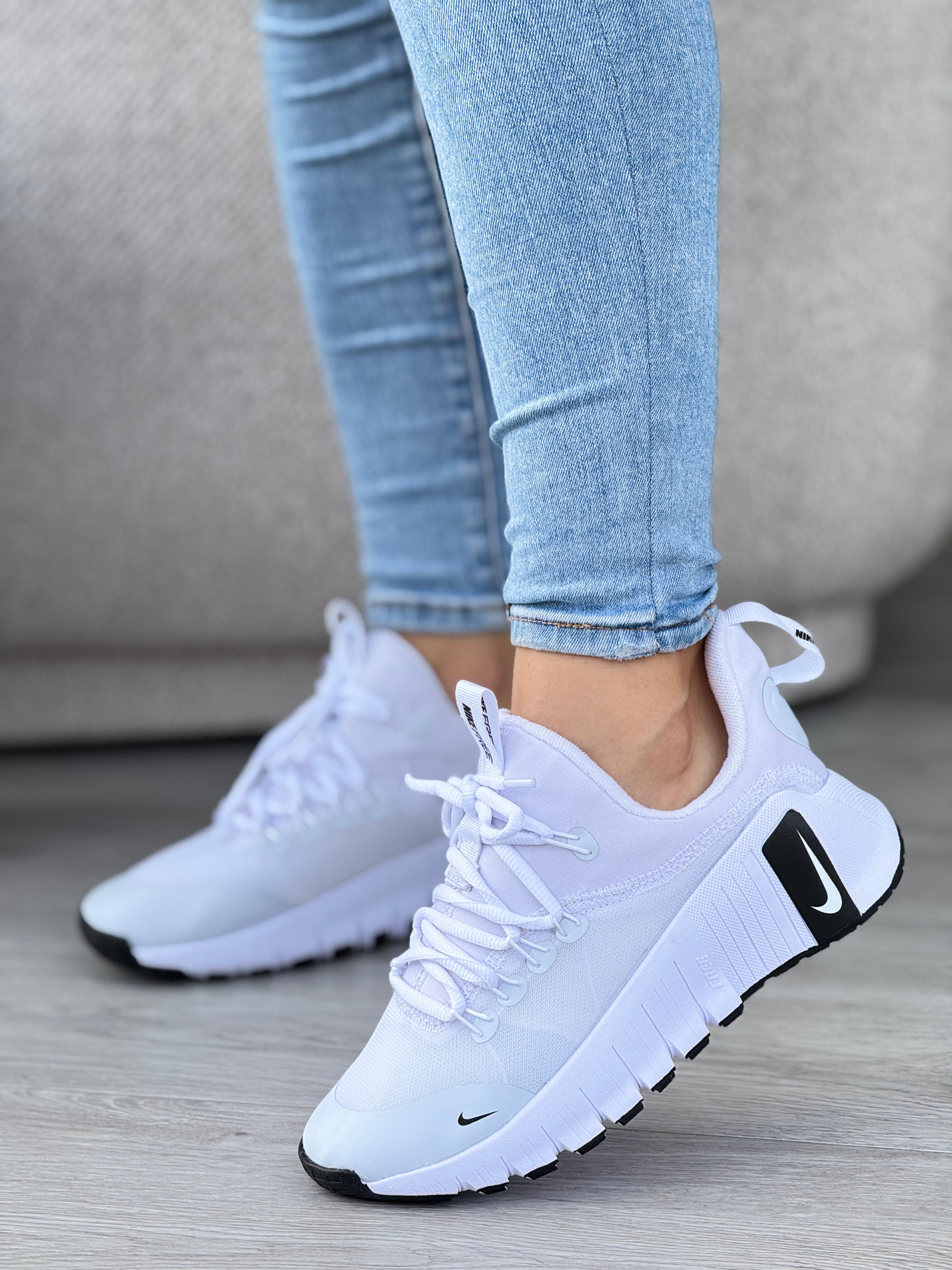 TENIS NK RS DAMA FB