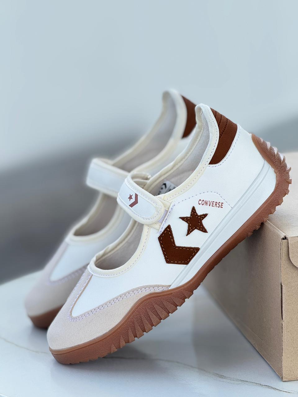 MAFALDA CONVERSE CON CIERRE